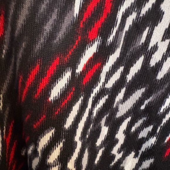 Alia Women's Black and Red Top unsized but at least a 2X - Picture 4 of 5